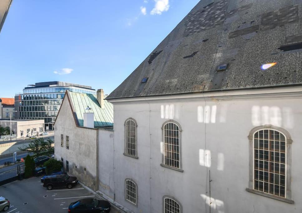 Cozy 2br In Heart Of Old Town Pressburg